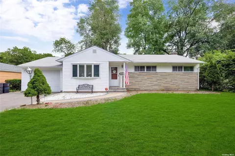3 Wexford St, South Huntington, NY 11746
