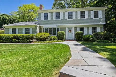 1 Lamont Ln, Stony Brook, NY 11790