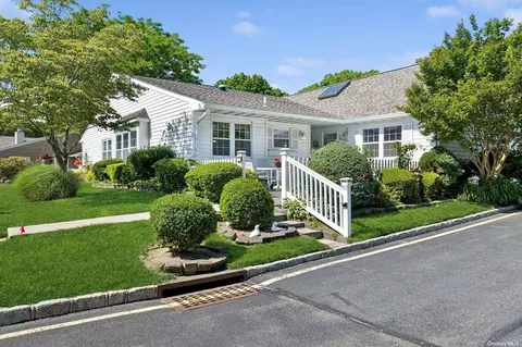 114 Revere Dr #114, Sayville, NY 11782