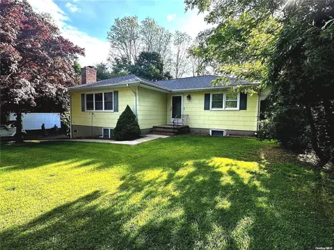 80 Craft Rd, Centereach, NY 11720
