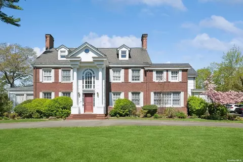 101 Cedar Ave, Hewlett Bay Park, NY 11557