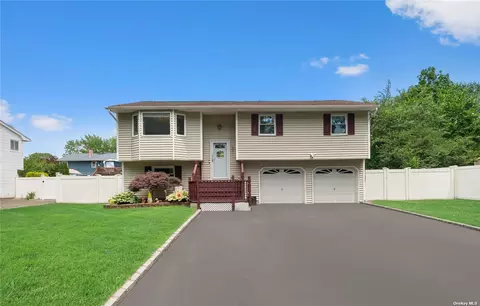 23 Smithtown Polk Blvd, Centereach, NY 11720