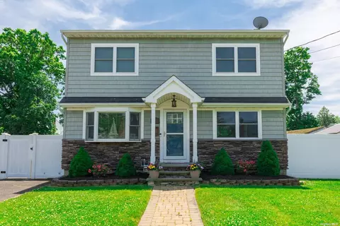 60 E Adams St, East Islip, NY 11730