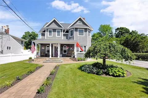 15 Staples St, Farmingdale, NY 11735