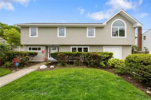 174 N Syracuse Ave, Massapequa, NY 11758