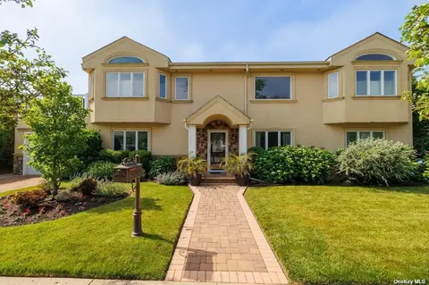 404 E Market St, Long Beach, NY 11561