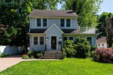 74 Susquehanna Ave, Great Neck, NY 11021