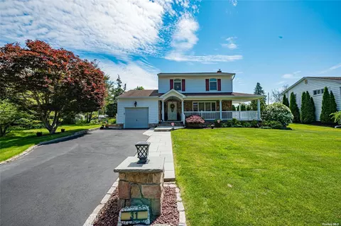 31 Spencer Way, Kings Park, NY 11754