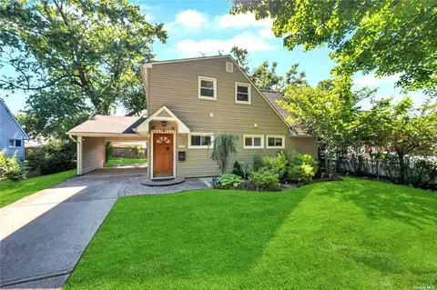 269 Acre Ln, Hicksville, NY 11801