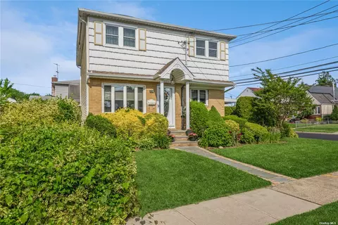 104 Bert Ave, Westbury, NY 11590