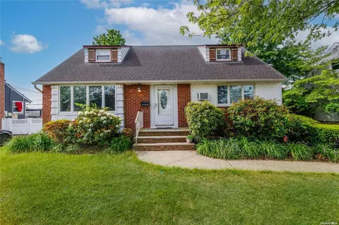 3748 Hunt Rd, Wantagh, NY 11793