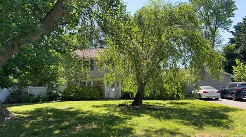 27 Madeley Ln, Stony Brook, NY 11790