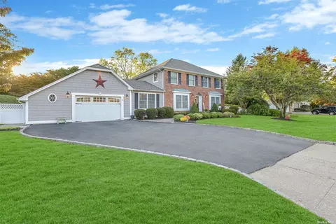 10 Westwood Ave, Stony Brook, NY 11790