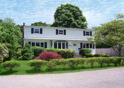 21 Innis Ave, Ronkonkoma, NY 11779