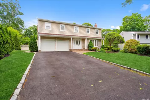 10 Black Gum Tree Ln, Kings Park, NY 11754