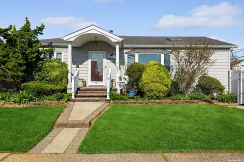 673 Guy Lombardo Ave, Freeport, NY 11520