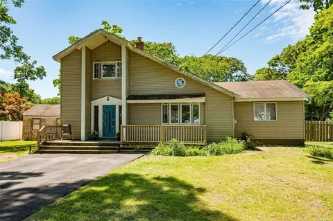 30 Rosemary Ln, Centereach, NY 11720