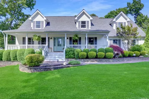160 Great Rock Dr, Wading River, NY 11792