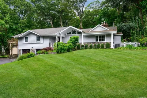24 Ridge Dr, Melville, NY 11747