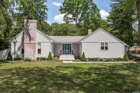 239 Waterford Rd, Oakdale, NY 11769