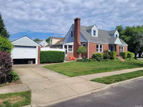 200 Madison St, Franklin Square, NY 11010