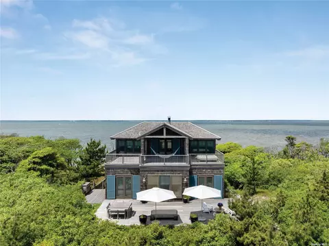 1 Atlantic Ocean Walk, Sayville, NY 11782