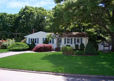 95 Fawn Ln E, South Setauket, NY 11720