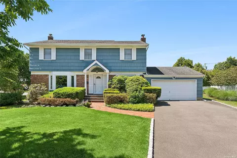 28 Donald Dr, Syosset, NY 11791