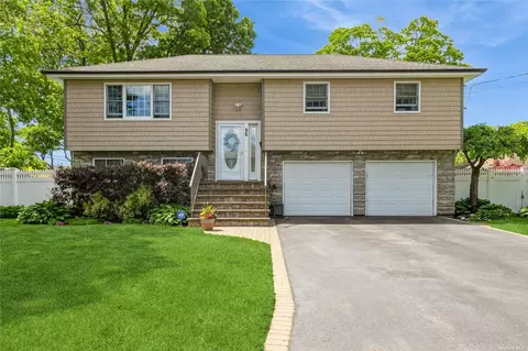 96 Orleans St, Bay Shore, NY 11706