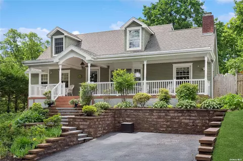 4 Marlboro Dr, Huntington, NY 11743