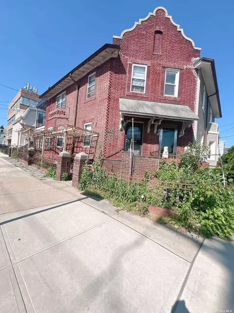 13-41 123rd St, College Point, NY 11356