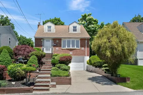 148 Sampson Ave, Albertson, NY 11507