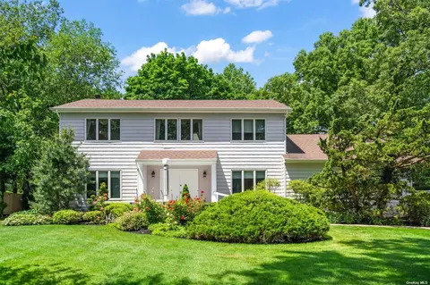 21 Makanna Dr, Huntington, NY 11743