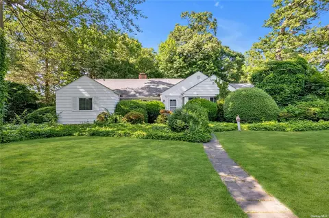 163 Round Hill Rd, East Hills, NY 11577