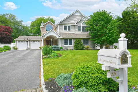 19 Campbell Dr, Dix Hills, NY 11746