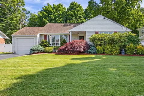 404 Kime Ave, West Islip, NY 11795