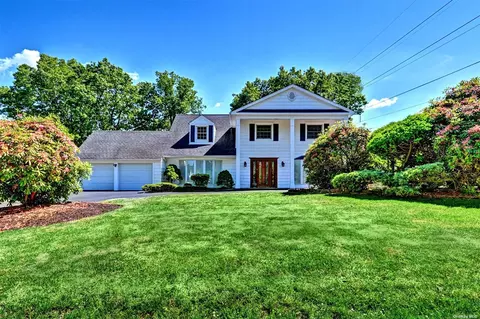2 Janet Ln, Farmingville, NY 11738