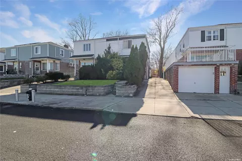 53-20 207th St, Oakland Gardens, NY 11364