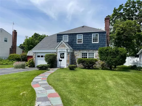 775 E Carl Ave, Baldwin, NY 11510