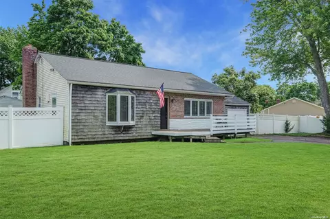 3 Epson Crse, Brookhaven, NY 11719