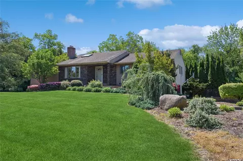 2 Woodedge Dr, Dix Hills, NY 11746