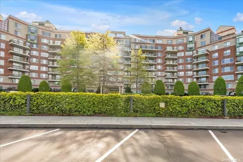 111 Cherry Valley Ave #306, Garden City, NY 11530