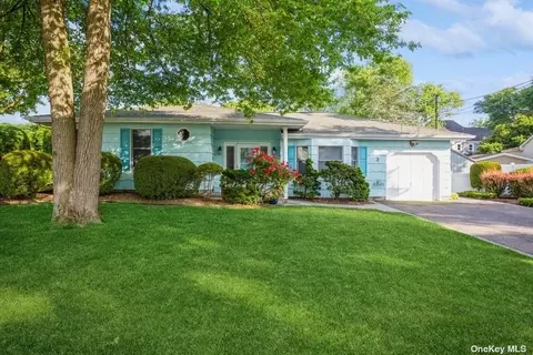 3 Edwards E Ln N, Blue Point, NY 11715