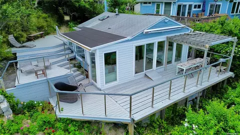 58 Hillcrest Dr, Baiting Hollow, NY 11933