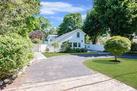 323 Cass St, Dix Hills, NY 11746