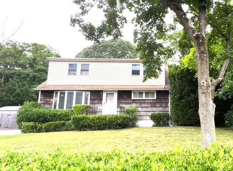205 Mark Tree Rd, Centereach, NY 11720