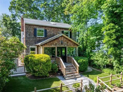 510 Arthur St, Centerport, NY 11721