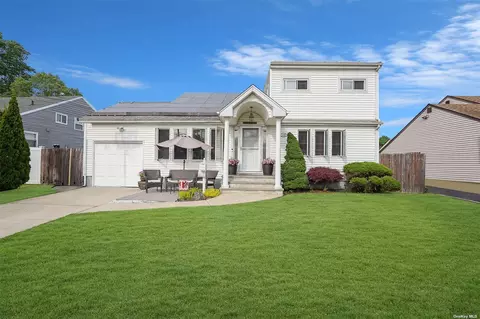 133 W 24th St, Deer Park, NY 11729