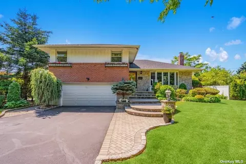 23 Morris Dr, Syosset, NY 11791
