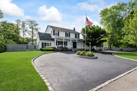 408 Bernice Dr, Bayport, NY 11705